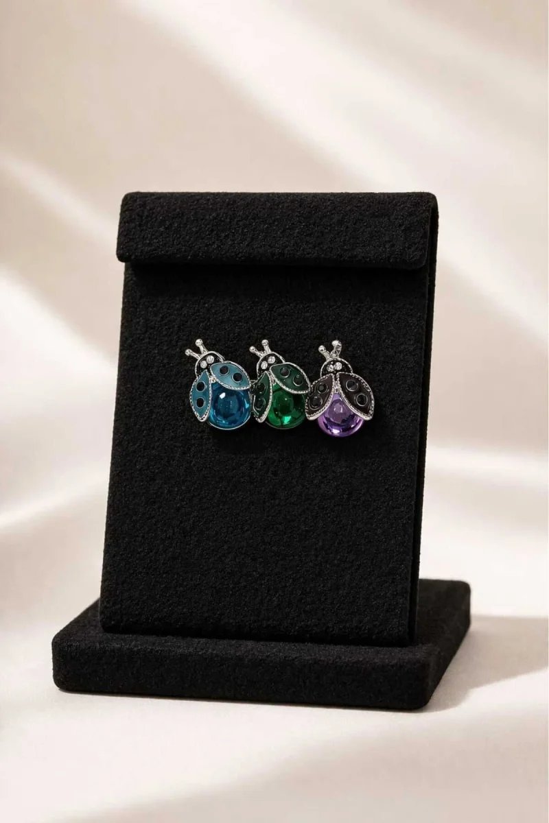 Uğur Böceği Figürlü Taşlı Broş